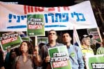 Thousands of Israelis March in Tel Aviv Calling for Peace Talks with Palestinians